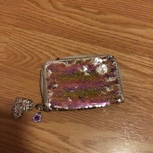 A  flip  sequent wallet